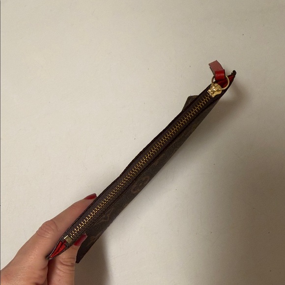 LV Monogram Felicie Wallet Zippered Insert - Picture 6 of 6